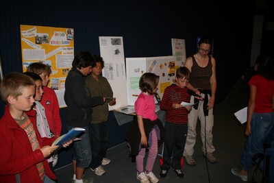 Les élèves présentent leurs travaux